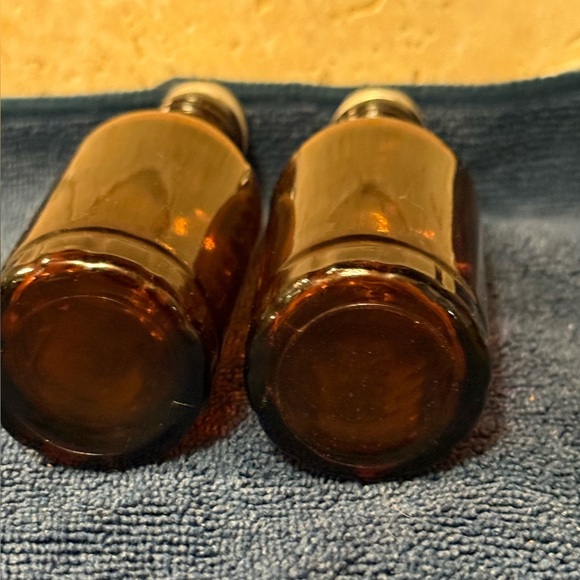 Vintage Salt and Pepper Shakers - Amber Glass, Waffle Finish - Picture 3 of 3